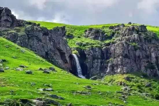 طبیعتگردی (آبشـار ورزان)