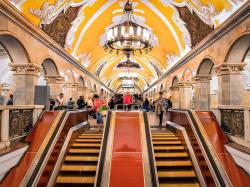 مترو و مجموعه ی میدان سرخ (ایستگاههای مترو و مجموعه ی میدان سرخ)