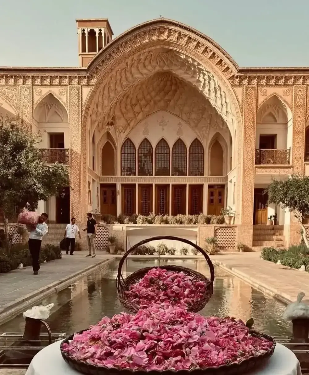 کاشان و گلاب گیری